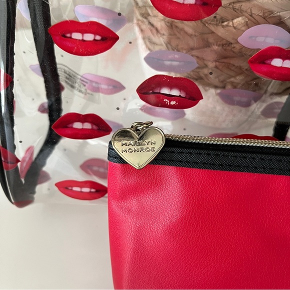 Marilyn Monroe Cosmetic Bag Set - Picture 2 of 5